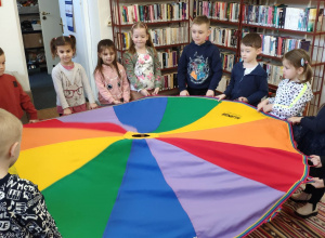 Wycieczka Zajączków do biblioteki pod Babą Jagą