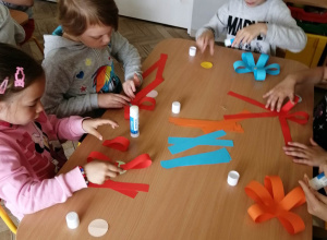 Żaby - Zajęcia w Bibliotece, Alpaki oraz zajęcia plastyczne