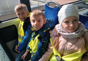 Przejazd autobusem - Alan, Filip, Amelia
