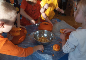 Dzieci z grupy Zające - Dzień Dyni