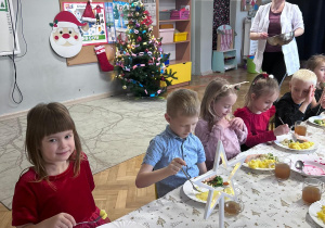 Świąteczny obiad u Misiów, Sówek i Zająców