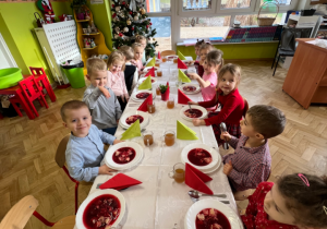 Świąteczny obiad u Żabek i Kotów