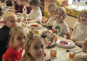 Zające, Sowy i Misie na świątecznym obiedzie