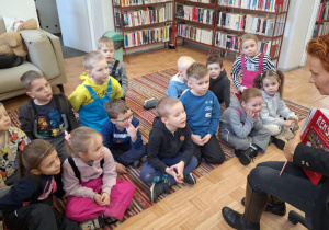 Zające w Bibliotece "Pod Babą Jagą"