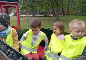 Dzieci z grupy "Koty" w ciuchci