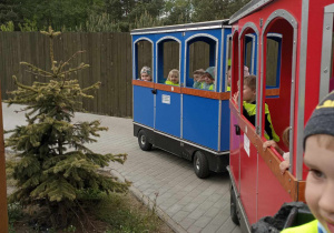 Przejazd ciuchcią w Frajdalandii