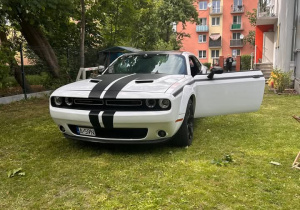 Sportowe auto na Pikniku Rodzinnym