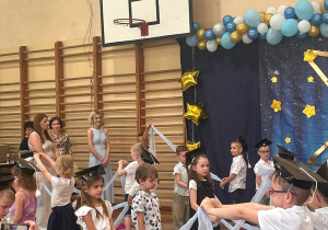 Taniec z chustami Sówek i Zająców