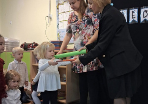 Pani Dyrektor "pasuje" przedszkolaka