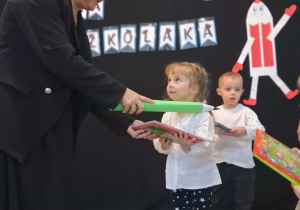 Pani Dyrektor "pasuje" przedszkolaka