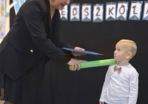 Pani Dyrektor "pasuje" przedszkolaka