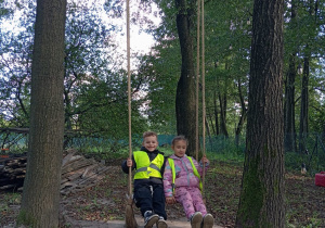 Maksym i Julia na huśtawce