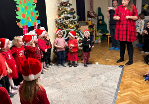 Najmłodsza grupa Zajączków, podczas swojego występu