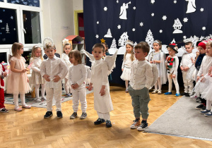 Dzieci z grupy Żabki podczas występu