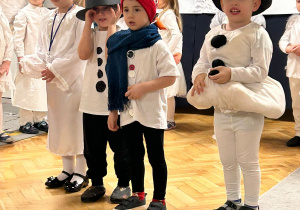 Dzieci z grupy Żabki podczas występu