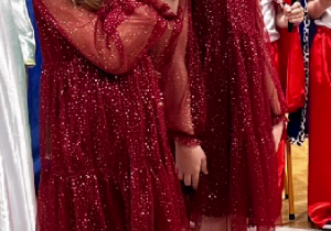 Jula i Nela witają najbliższych wierszem