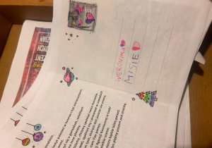 Samodzielnie podpisana kartka przez Weronikę z grupy Misiów